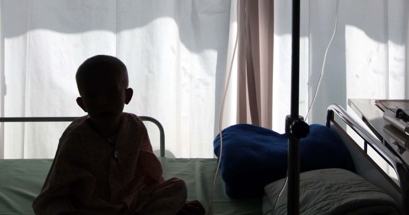 Teachers donate 100 sick days to colleague so he could be with 16-month-old daughter during her cancer treatment