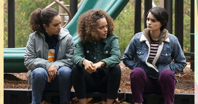 'Trinkets' review: Netflix's story of odd friendships amidst shoplifters struggling to face reality is not your average romcom