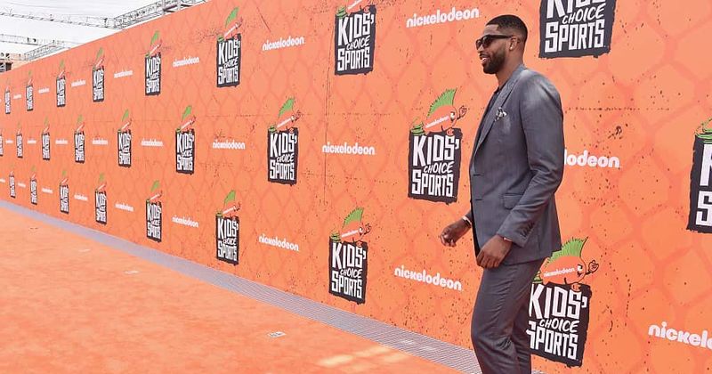 Tristan Thompson 'caught kissing two women', none of whom are Khloe Kardashian!