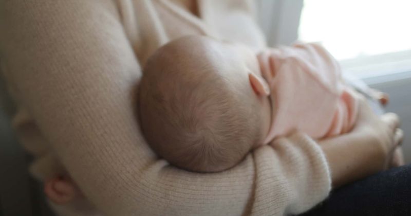 Police officer breastfeeds crying, malnourished baby neglected by hospital staff, gets promoted