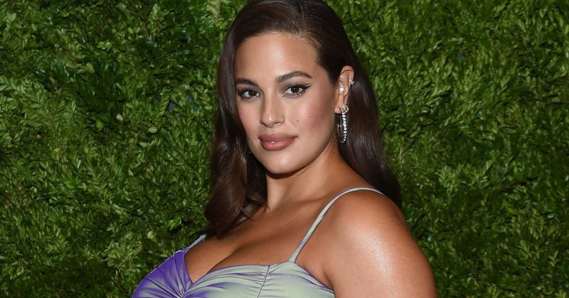 Ashley Graham posts nude selfie showcasing her growing baby bump and stretch marks in all their glory