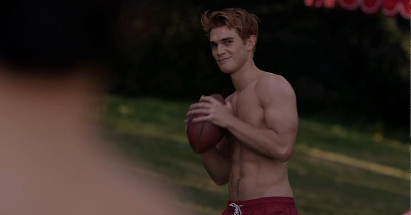 'Riverdale': Archie Andrews locks lips with someone who is not Veronica and Jughead is determined to meet the Gargoyle King
