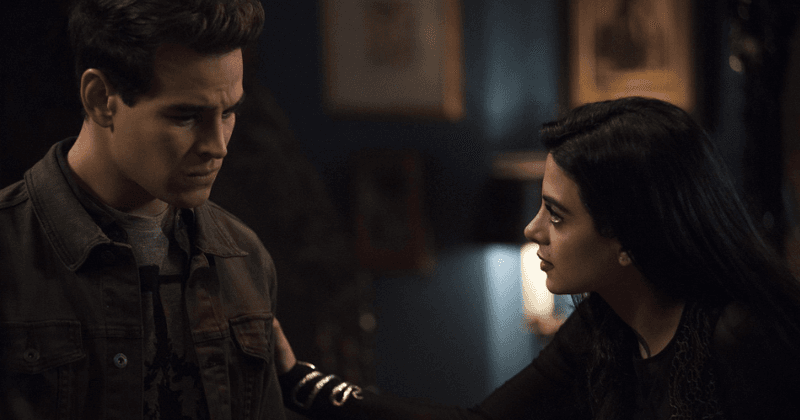 'Shadowhunters' season 3 spoilers reveal Simon is in danger as "Sizzy" bond continues to grow