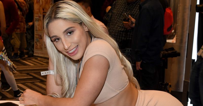 Super Bowl LIV: Brazzers has porn star Abella Danger deliver free pizza and it's every fan's fantasy come true