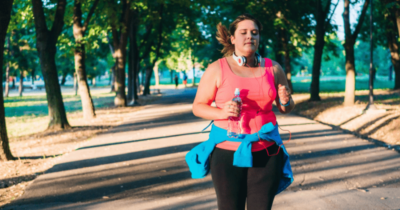 People who lose weight to go from obese to overweight by midlife can halve their risk of death, finds study