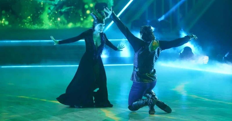 'Dancing With The Stars': Chrishell Stause gets her first 9 but viewers think she did 'little to NOTHING'