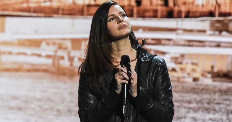Why is Lana Del Rey being trolled for her dark hair on Jimmy Fallon's show? Fans hail 'golden age of aesthetic'