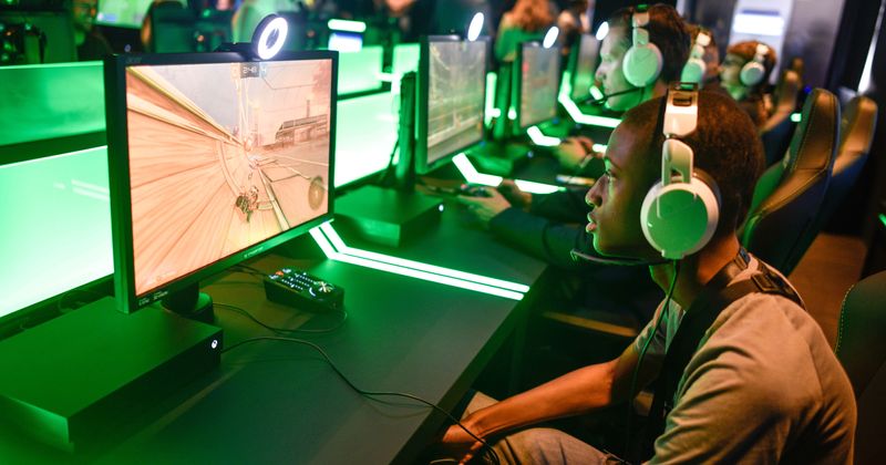 Xbox Live goes down for five hours, bored gamers react by 'using imagination' to while away the time