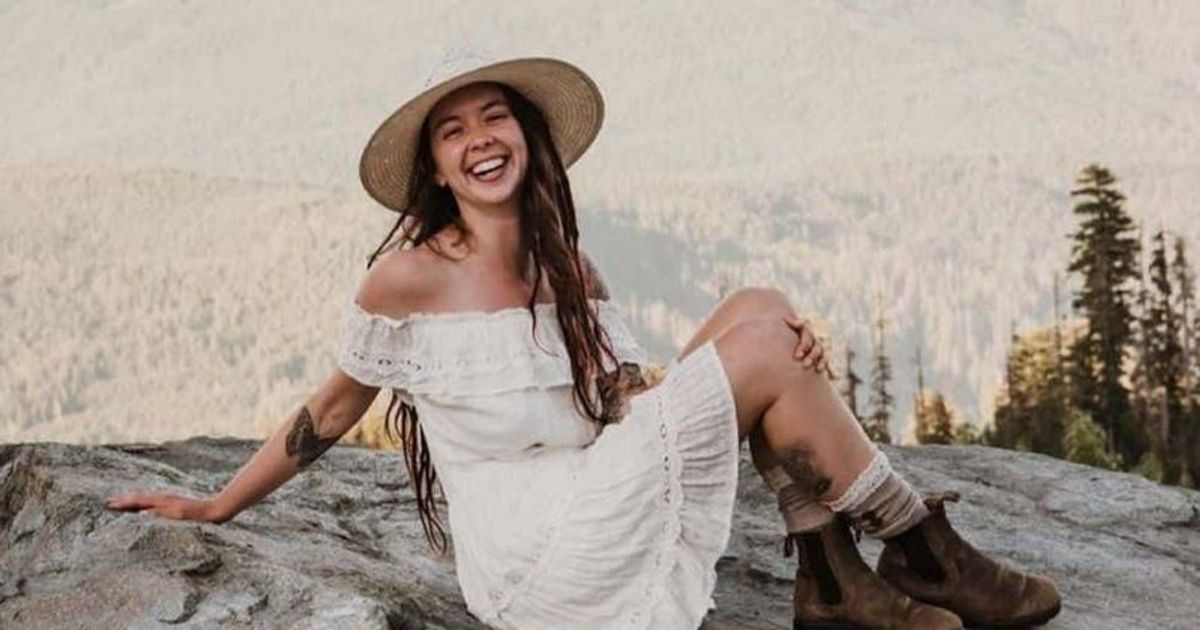 Who is Savanna Woods? Team Kelly singer has been to 25 countries, 'The Voice' fans say she has a 'rough edge'