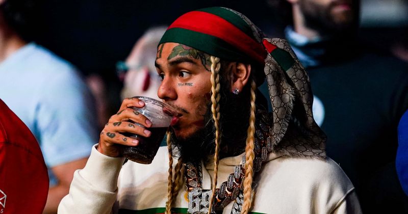 Tekashi 6ix9ine gets into fight at the MALL as trolls work him over online