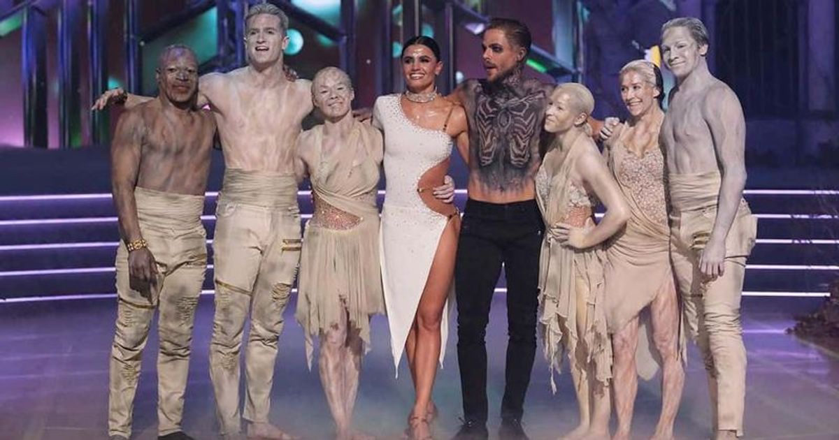 'DWTS' fans declare judge Derek Hough 'best male pro' after Horror Night performance