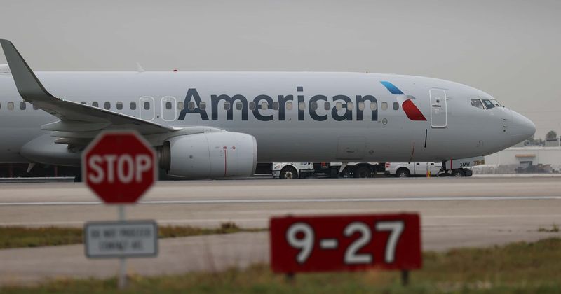 Elderly Brooklyn couple sues American Airlines after being ejected over prayer shawl