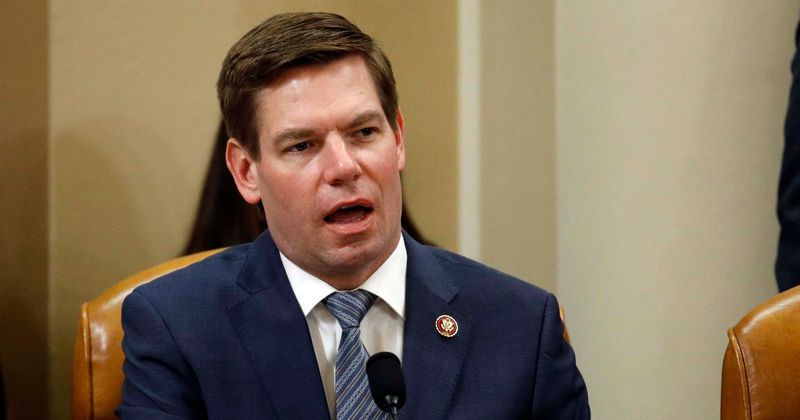 'Pulitzer please': California Dem Eric Swalwell slammed for maskless pic in Miami, hits back