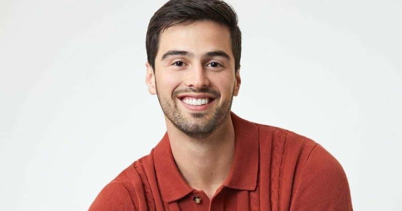'The Bachelorette' on ABC: Who is John Anderson? Nashville English teacher goes grocery shopping in a suit!