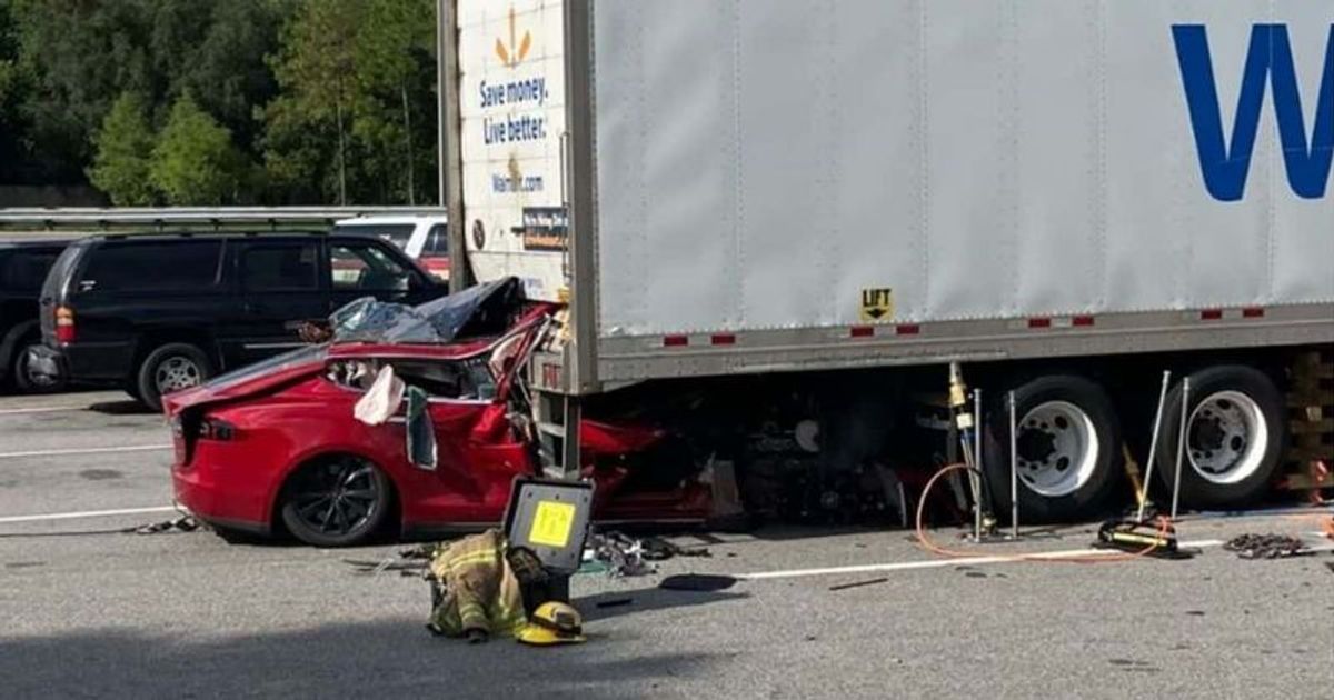 Elderly Florida couple killed after their Tesla crashes into semi in 37th crash for company