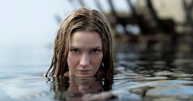 'The Lord of the Rings: The Rings of Power' Premiere: Morfydd Clark's Galadriel gets a mighty thumbs up from fans
