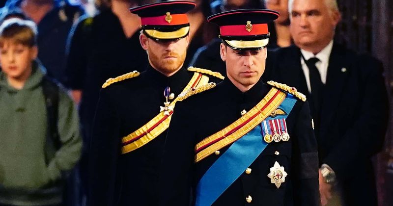 Prince William appears a 'clear leader' as he shows signs of becoming 'future king': Body language expert