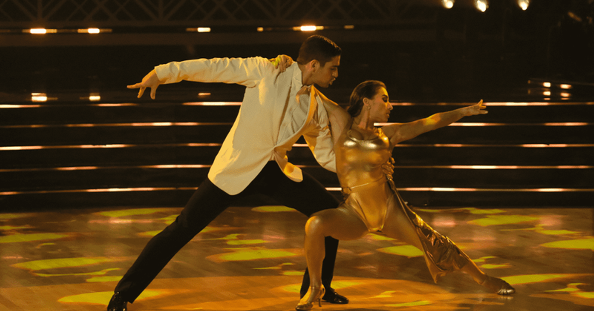'DWTS' Season 31 Bond Night: Are judges 'unfair' to Jessie Decker and Alan Bersten? Fans suspect foul play