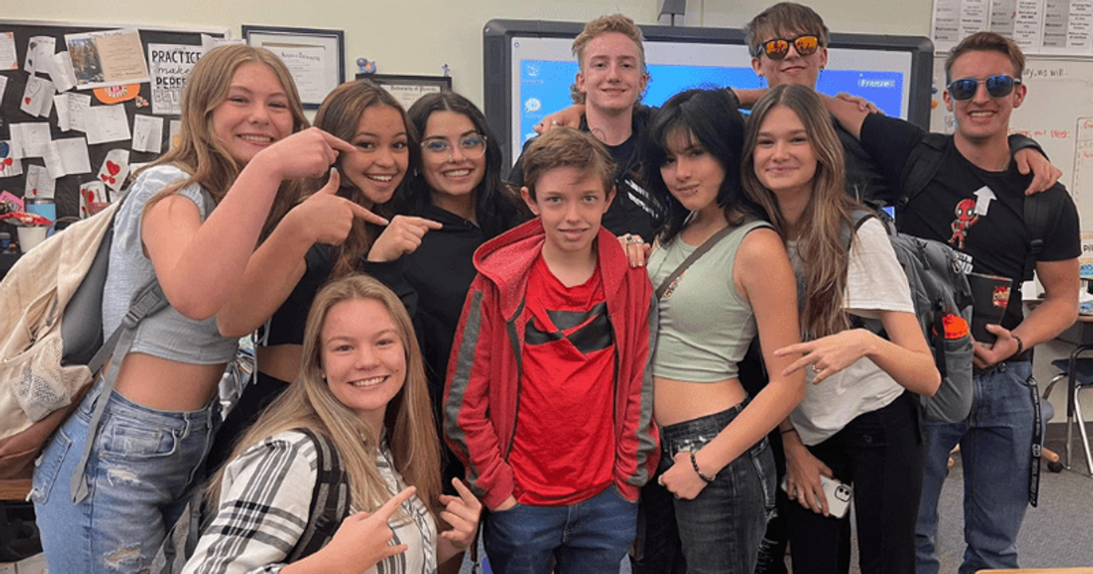 Senior students step in to fill the yearbook of bullied sixth grader when mean classmates refuse to do so