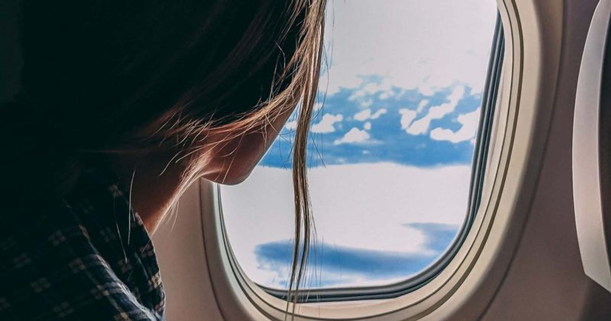 Woman refuses to 'unrecline' plane seat for unruly child and crammed mom behind her, Reddit responds