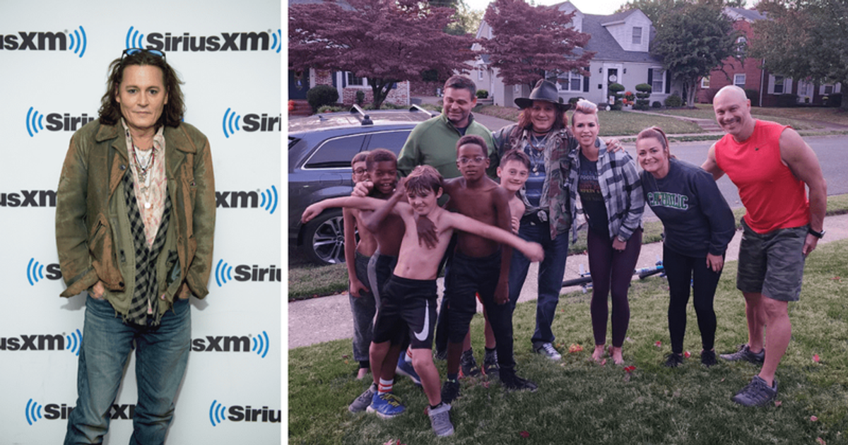 'He just showed up!': Johnny Depp poses with lucky fans in neighborhood where he grew up