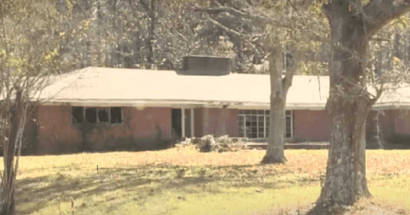Mississippi cops find headless body in derelict house after dog runs around with human arm in its mouth