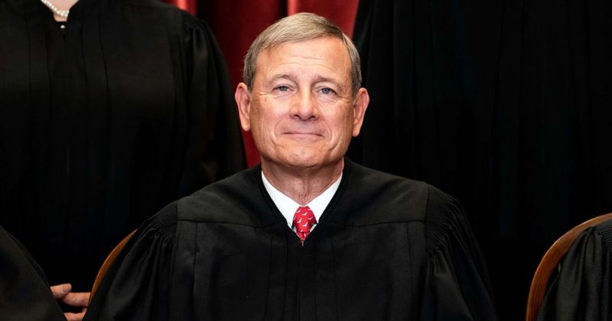 Chief Justice John Roberts stays end of Title 42, Internet calls it 'rare win' after failed Roe v Wade effort