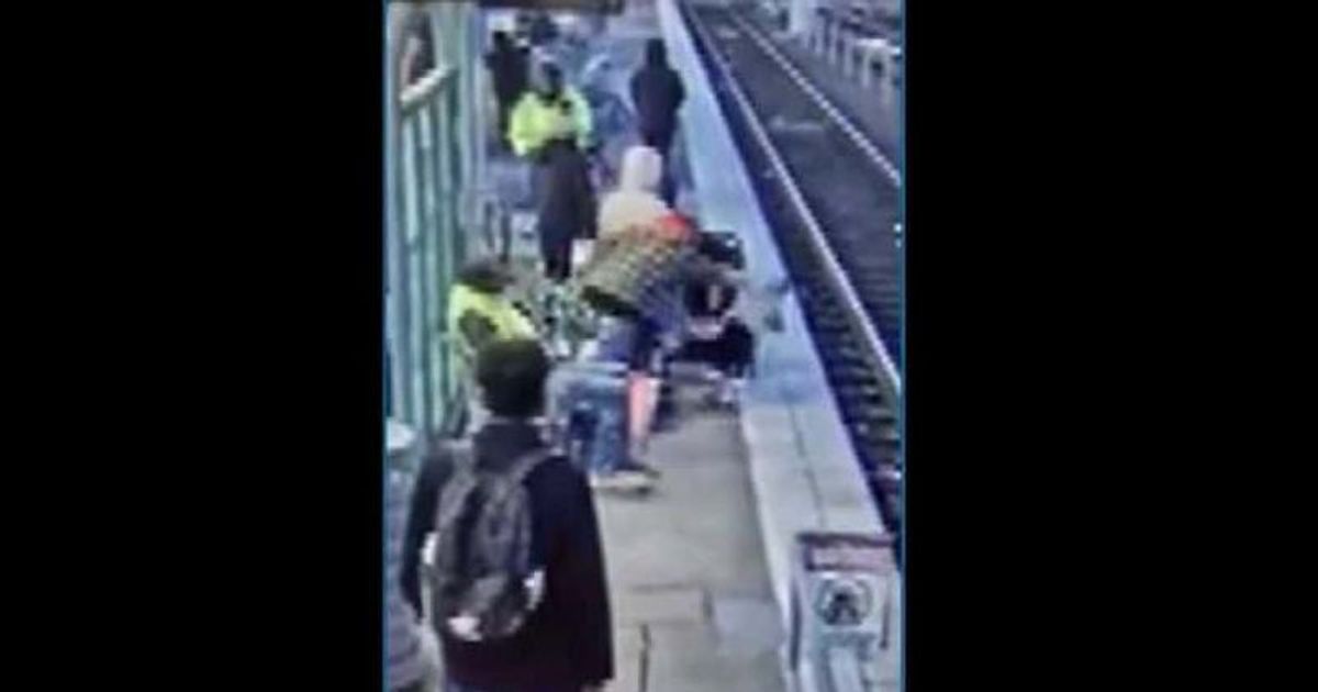 Oregon woman charged for allegedly pushing off 3-year-old child onto MAX train tracks