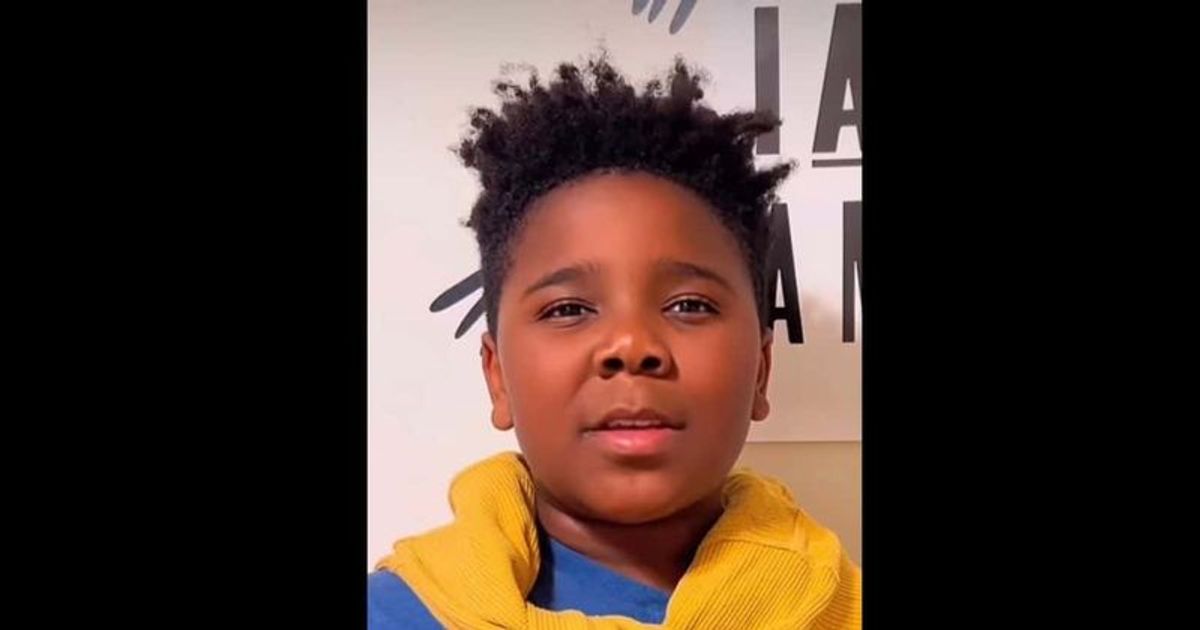 Nathan Broxton: 'Naughty' viral singing sensation, 11, scores free flight to attend Broadway show with family