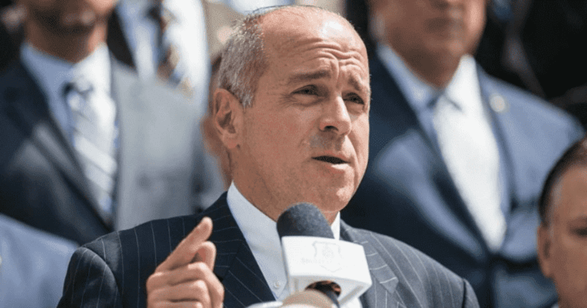 What are the charges against Ed Mullins? Ex-NYPD union boss to plead guilty in alleged federal theft case