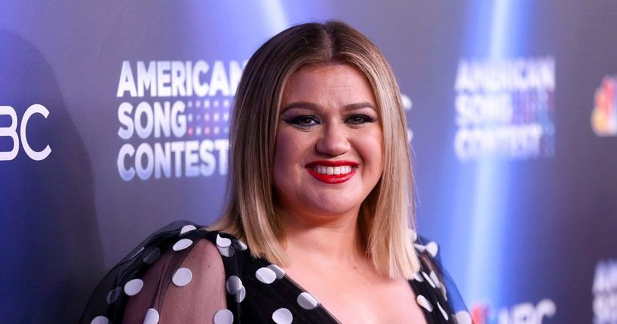 Kelly Clarkson gets permanent restraining order against 2 stalkers who must stay 100 yards away from her