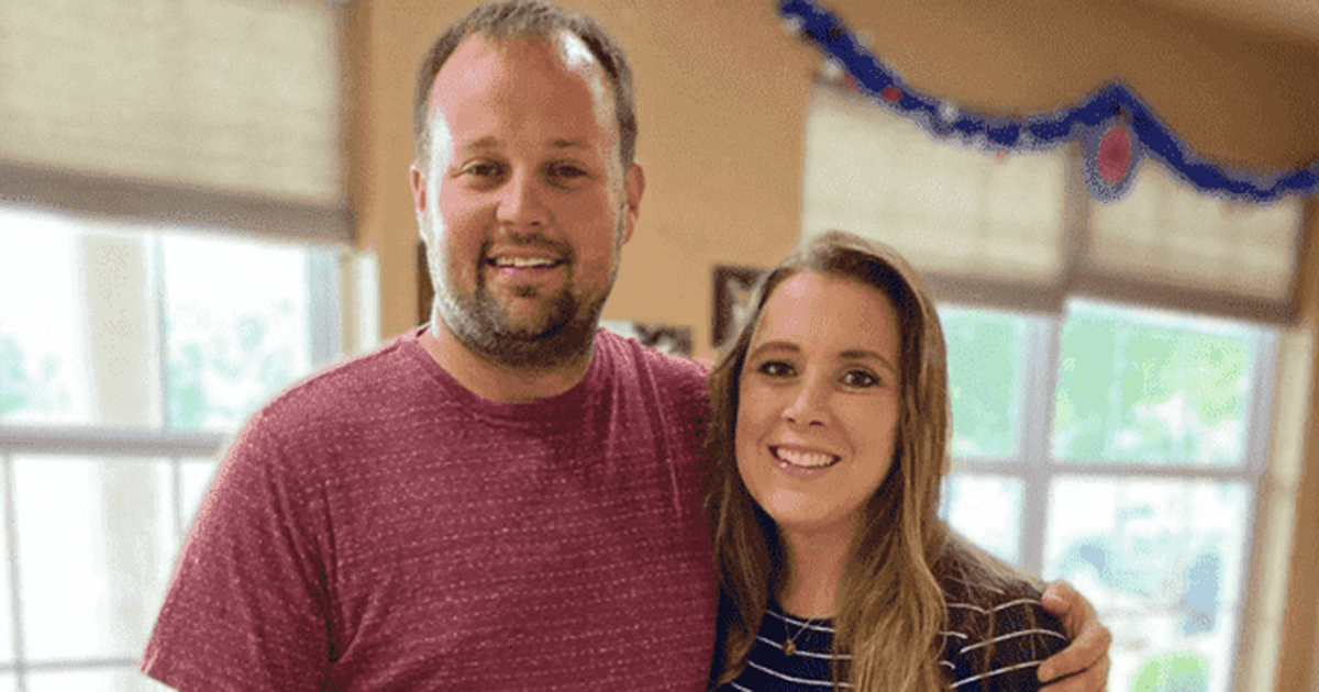 Disgraced Josh Duggar's wife and seven children regularly visit him in 'dangerous' Texas prison