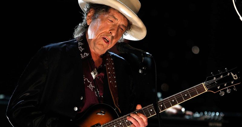 Is Bob Dylan dead? MSNBC announces singer died last year leaving fans