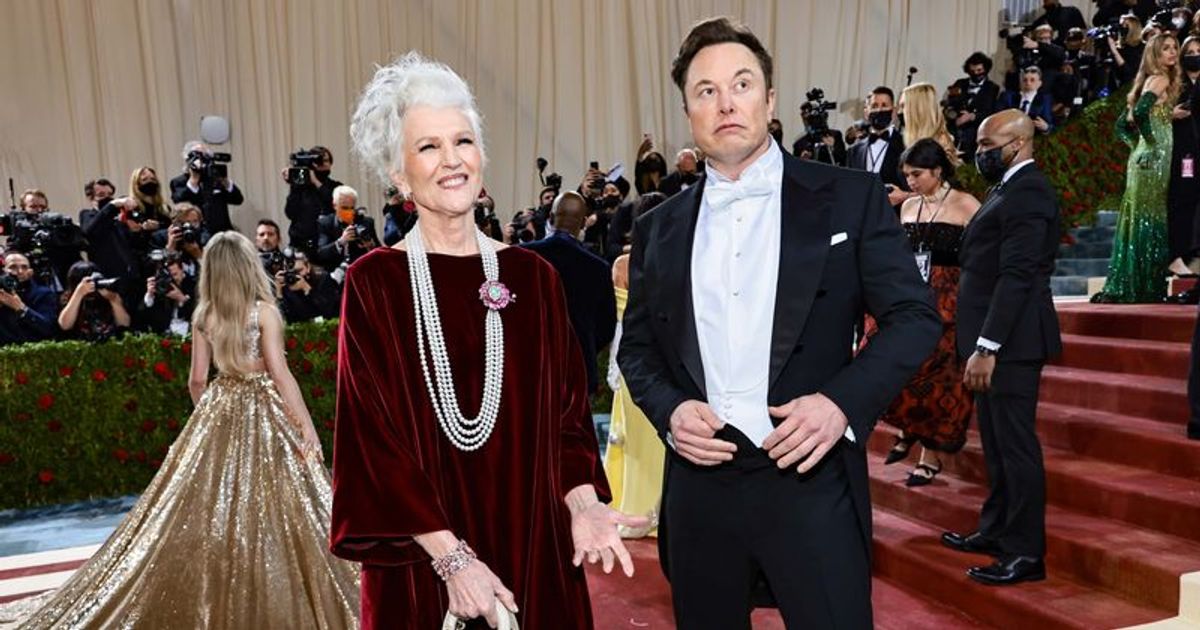 Met Gala 2022 Elon Musk jokes around on red carpet as mom