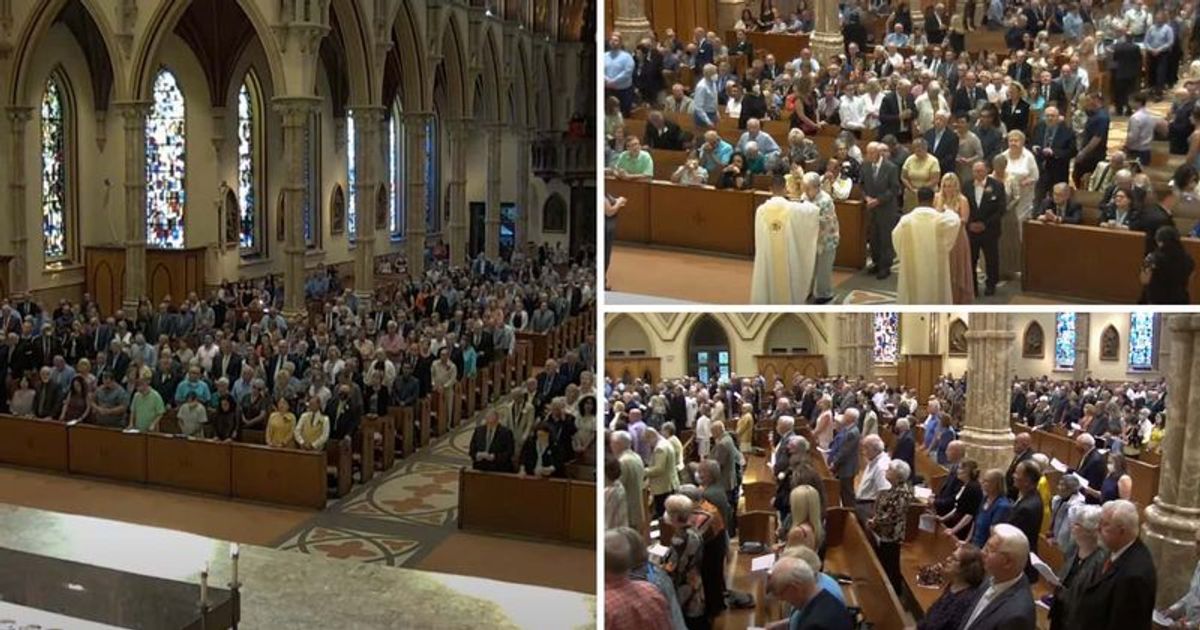 ETERNAL BOND 300 couples renew wedding vows on 50th anniversary in(02)