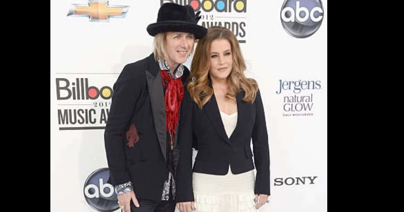 Lisa Marie Presley's twins Finley and Harper, 14, at center of