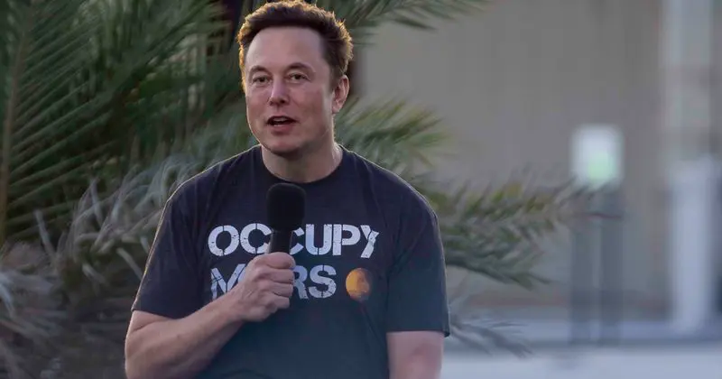 Elon Musk Tweaks Twitter Algorithm to Boost His Own Tweets